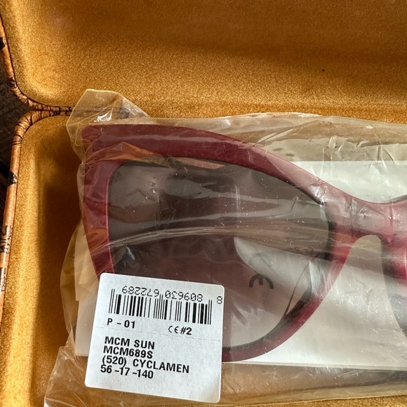 MCM cyclamen sunglasses. Brand new. - Picture 5 of 6